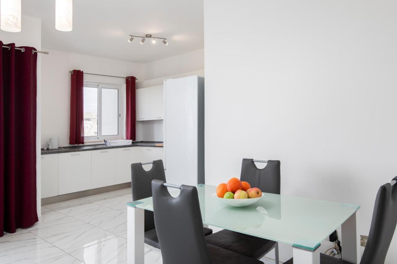 Sea View Apartment 2 Bedrooms 2 Bathrooms, 2 Minutes Away From The Sea Saint Julian's Εξωτερικό φωτογραφία