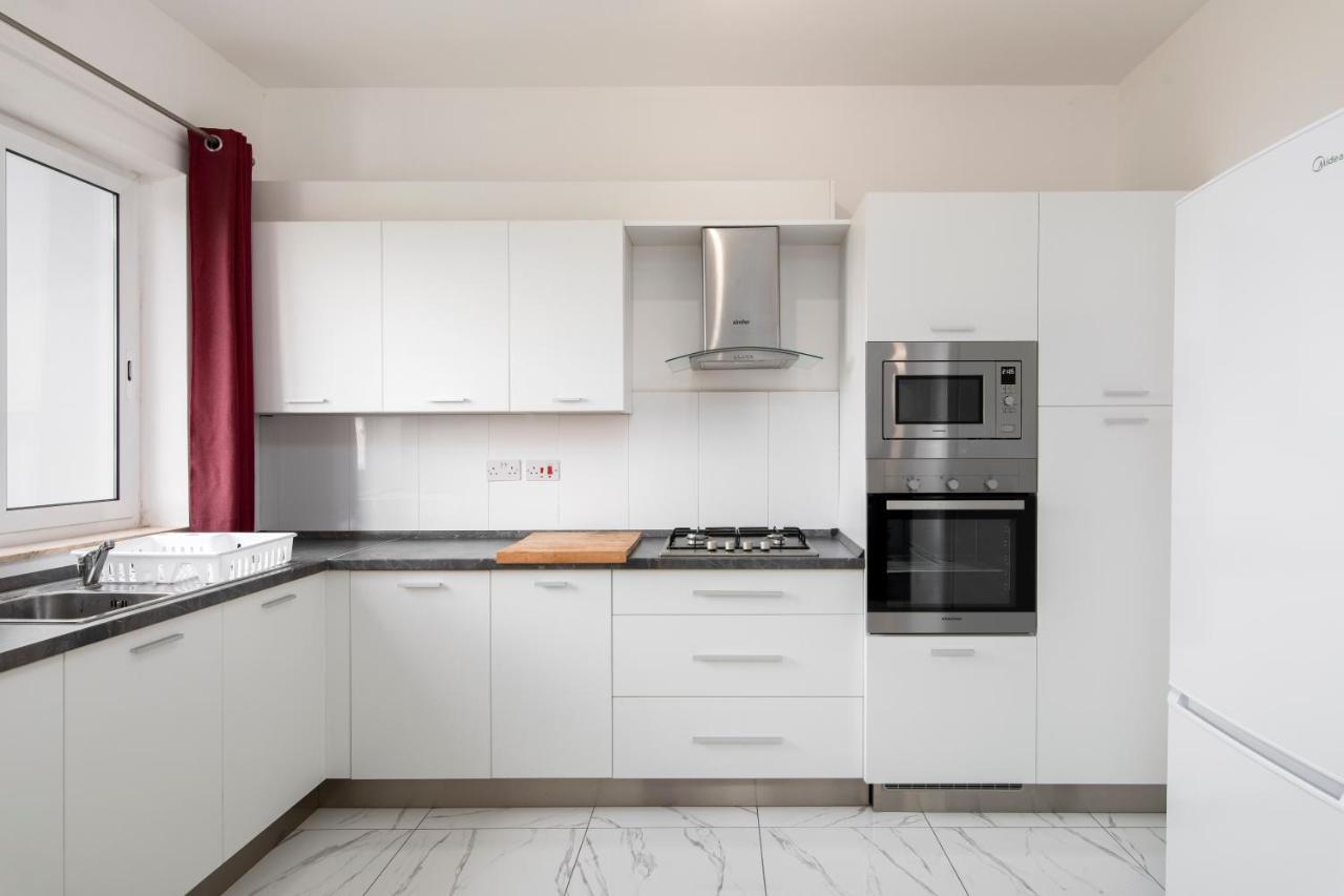 Sea View Apartment 2 Bedrooms 2 Bathrooms, 2 Minutes Away From The Sea Saint Julian's Εξωτερικό φωτογραφία